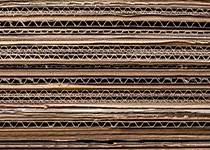 Well och emballage ligger på uppradade på en hög.